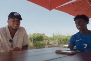 贴脸开大😜甲亢哥问字母哥要留在雄鹿吗：有可能让我们拭目以待