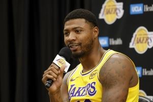 媒体人：别一场论否定里夫斯&但防守需努力 斯玛特找回状态很重要