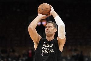 尽力了！大洛佩斯替补17分钟三分11中5贡献15分3板