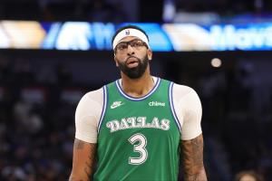 合同还剩3年近1.7537亿~队记：截至目前 浓眉被交易的可能性极低