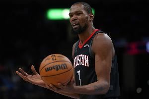 休斯敦主持人:最近很多人谴责KD的交易 他今天用表现打脸质疑者