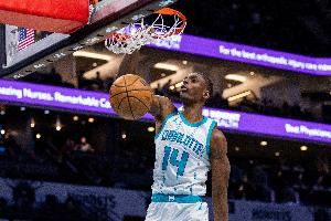 迪亚巴特:第三节对手提升对抗强度我们没跟上节奏 需要更有活力